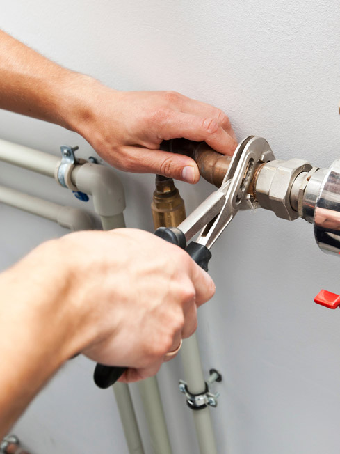 Antalya’da acil tesisat arızalarına anında yanıt veren, hızlı çözüm üreten ve profesyonel ekipmanlarla hizmet sunan uzman su tesisatı ekibi